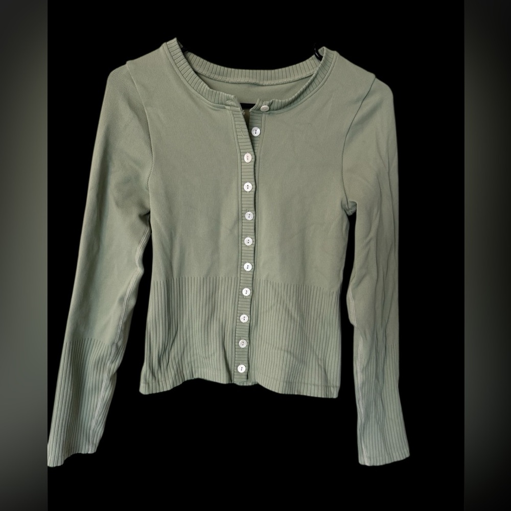 Small Amazon Women's Sage Green Button-Up Camisole
